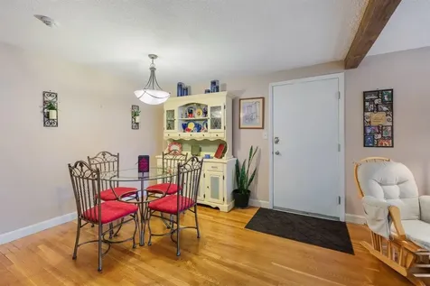 8 Lancelot Court Salem NH 03079