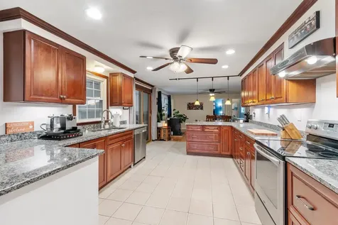 18 Iceland Circle Keene NH 03431