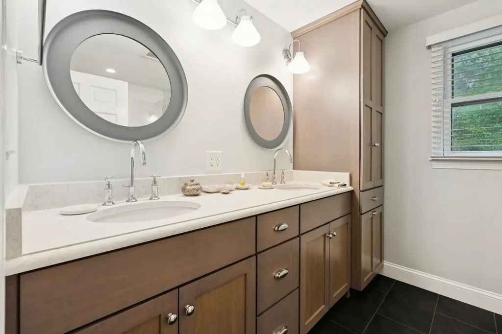 12 Hemlock Road Kensington NH 03833