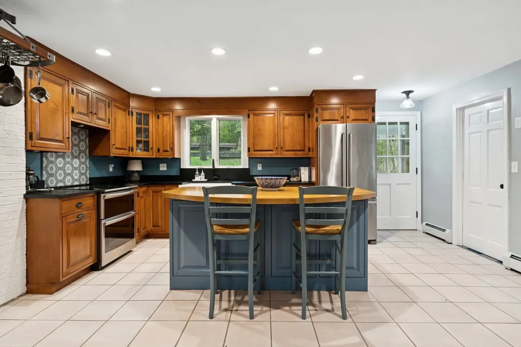 12 Hemlock Road Kensington NH 03833