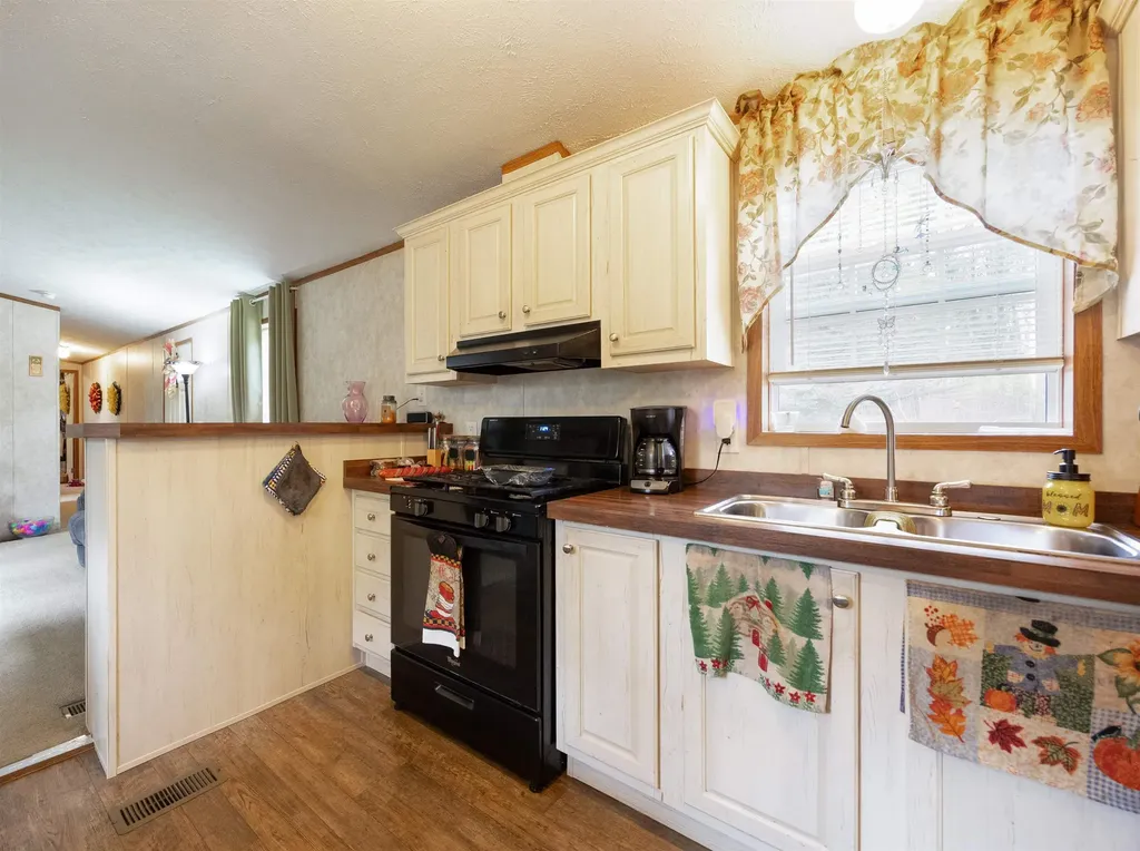 51 Barney Hill Road Grafton NH 03240