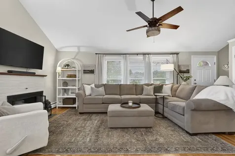 130 Colgate Road Nashua NH 03064