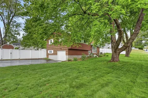 130 Colgate Road Nashua NH 03064