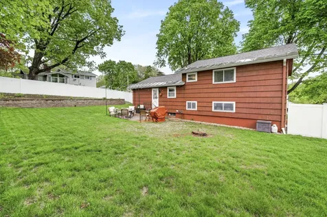 130 Colgate Road Nashua NH 03064