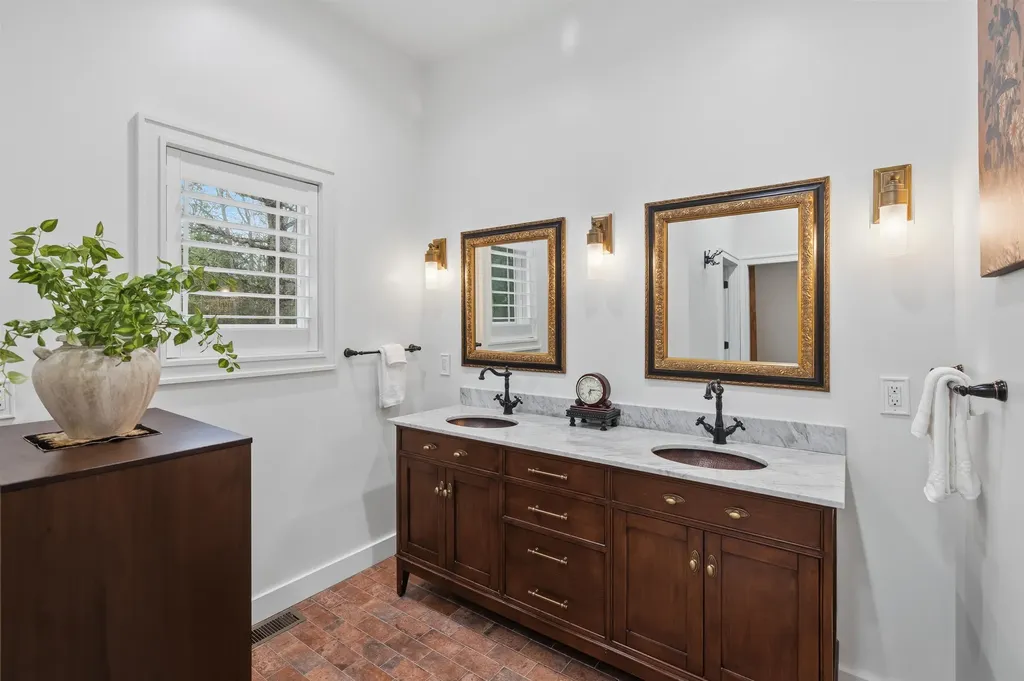 158 Pinecrest Road Litchfield NH 03052
