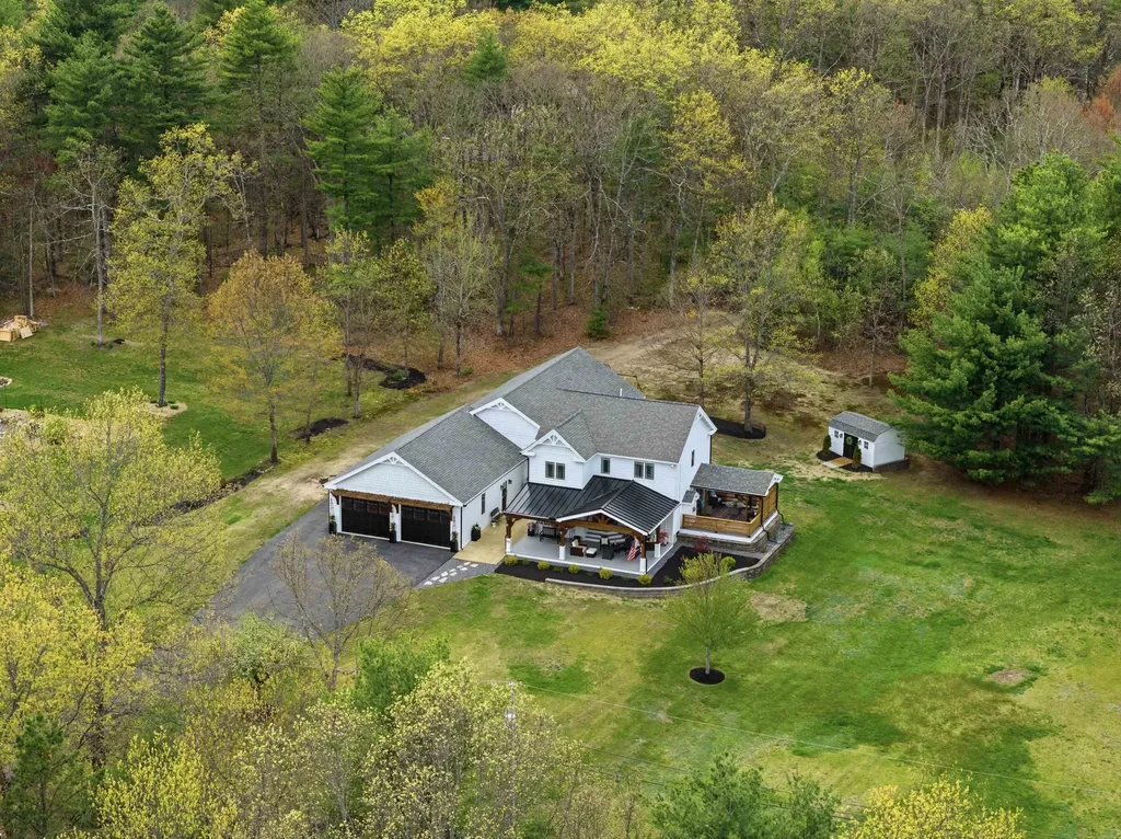 158 Pinecrest Road Litchfield NH 03052