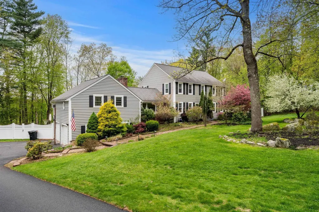 13 Birchwood Circle Bedford NH 03110