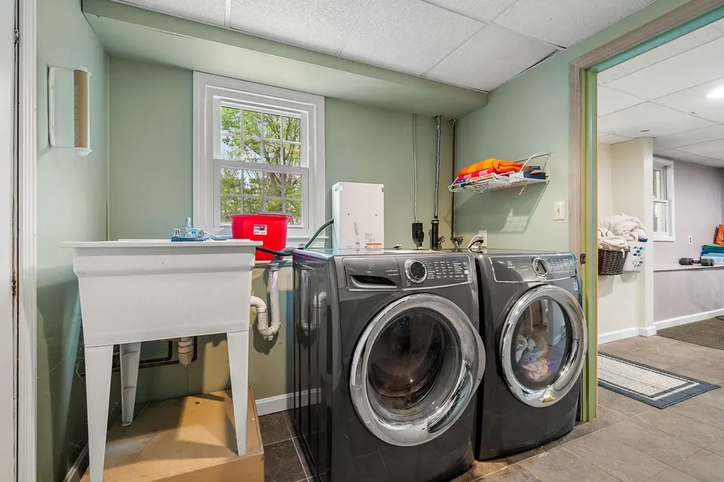 13 Birchwood Circle Bedford NH 03110