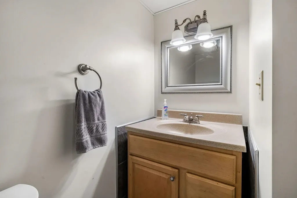 13 Birchwood Circle Bedford NH 03110