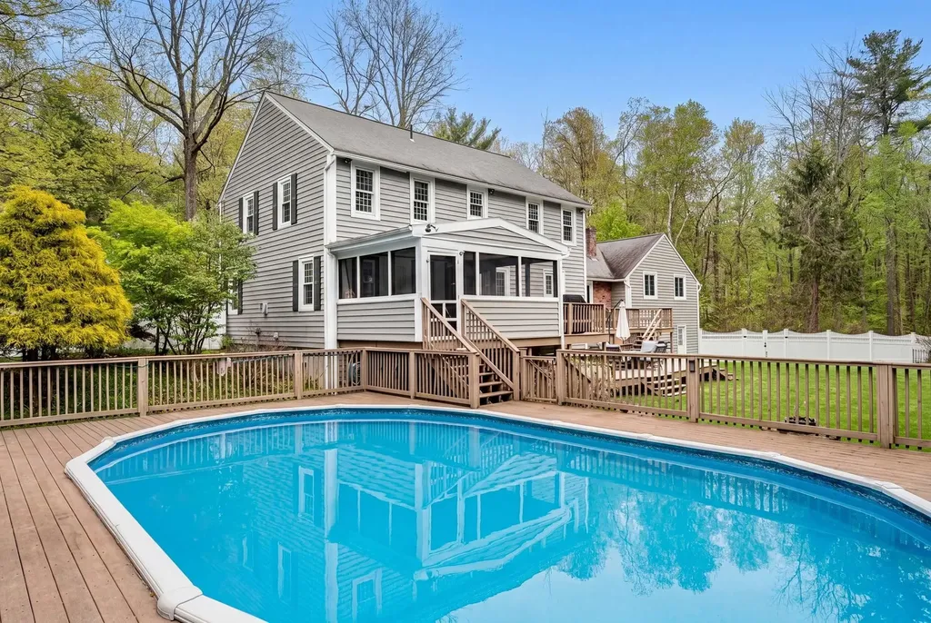 13 Birchwood Circle Bedford NH 03110