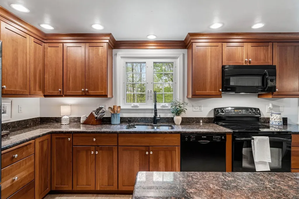 13 Birchwood Circle Bedford NH 03110