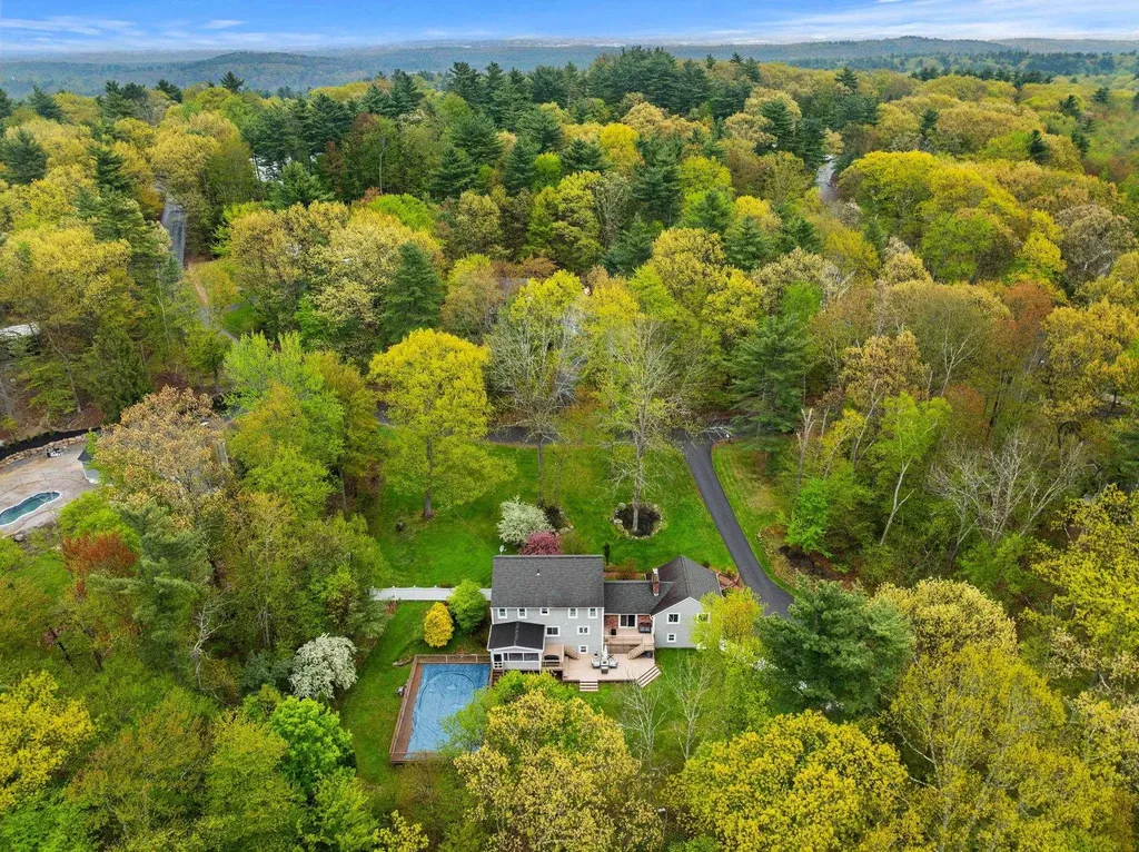 13 Birchwood Circle Bedford NH 03110