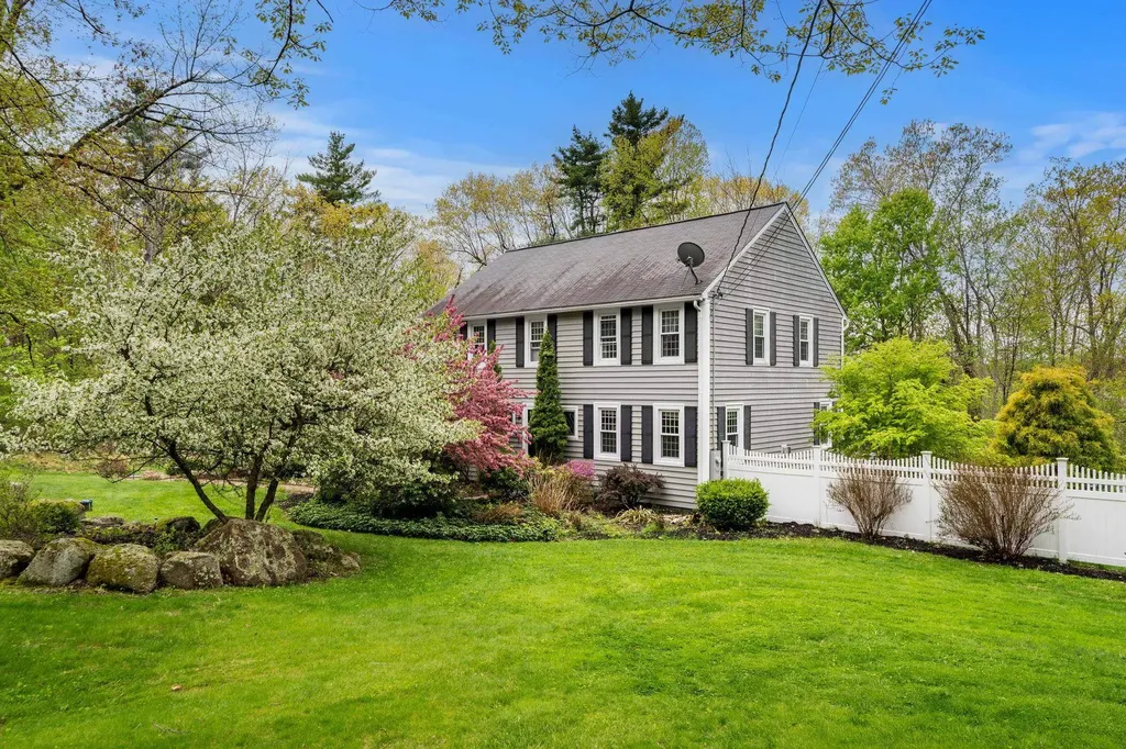 13 Birchwood Circle Bedford NH 03110