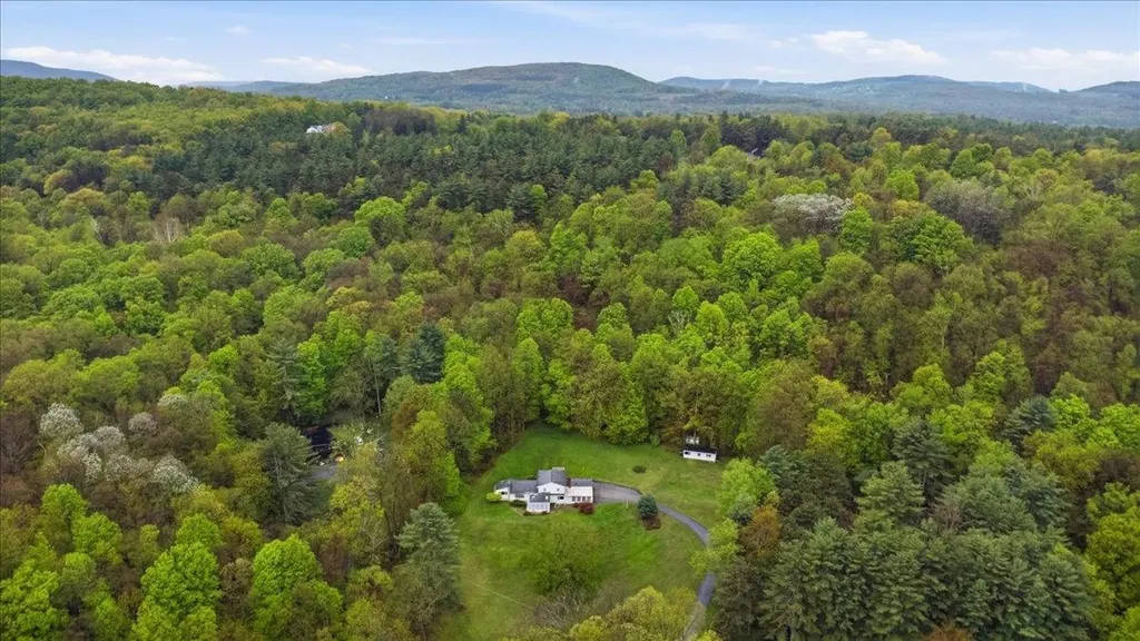 166 Cardinal Lane Bennington VT 05201