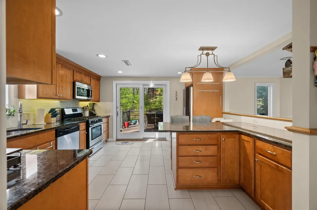 9 Garrison Lane Madbury NH 03823