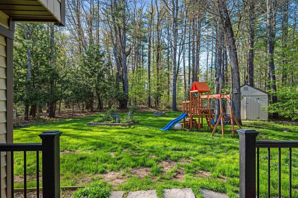 9 Garrison Lane Madbury NH 03823