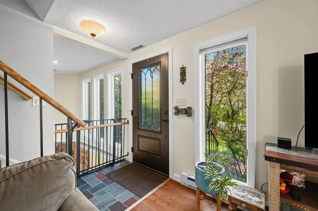 9 Garrison Lane Madbury NH 03823