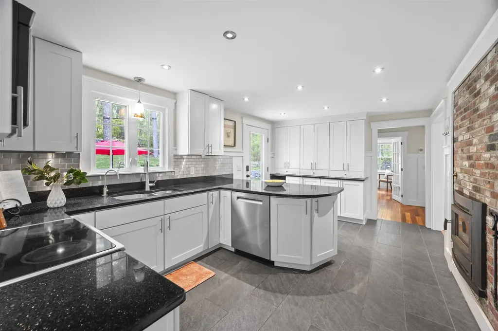 5 N Meadow Road Amherst NH 03031