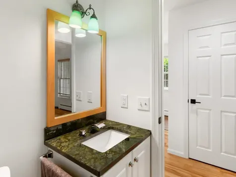 42 Cardinal Way Shelburne VT 05482