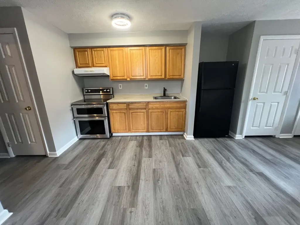 24 Ledge Street Nashua NH 03060
