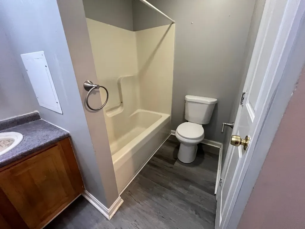 24 Ledge Street Nashua NH 03060