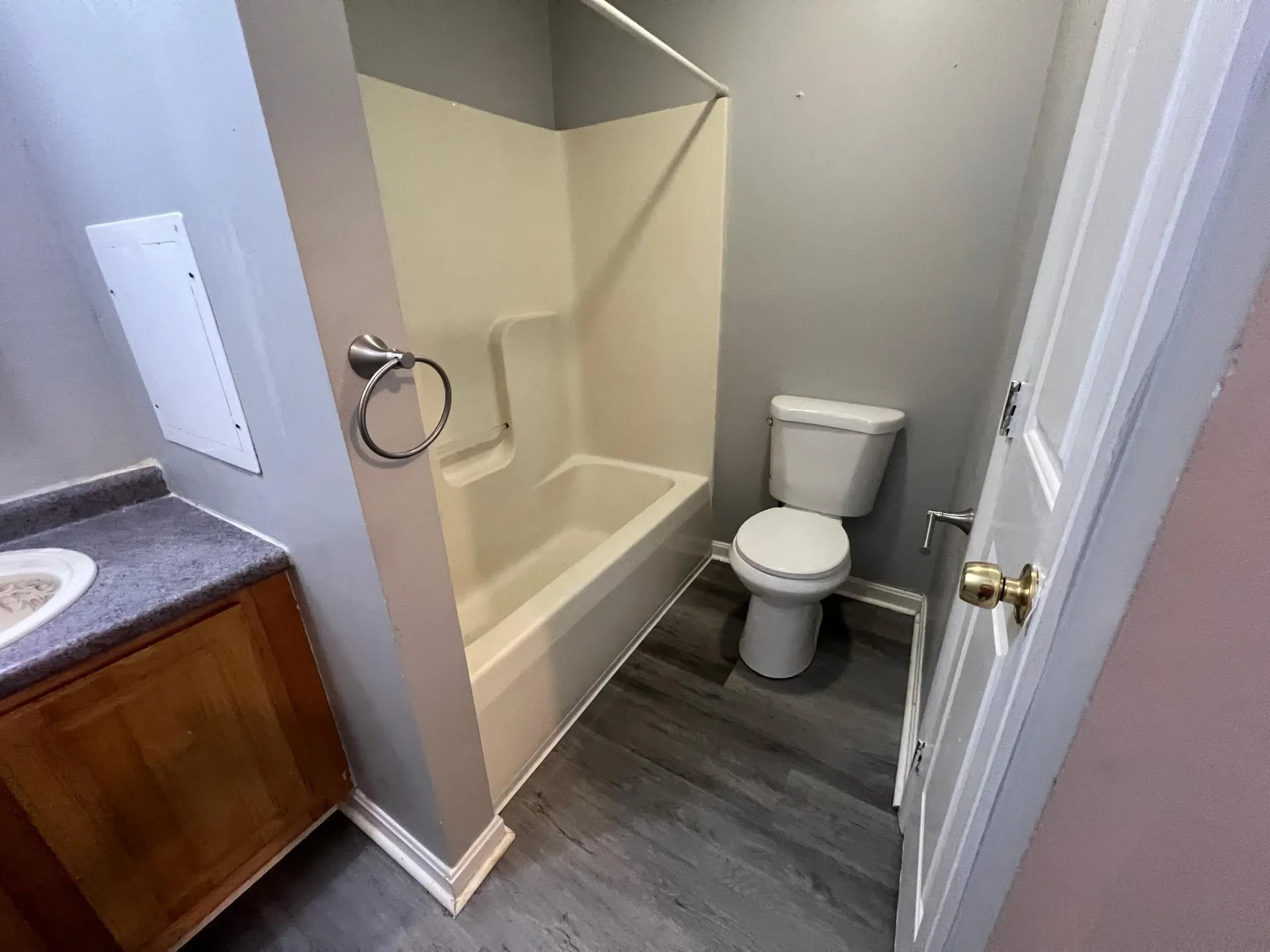 24 Ledge Street Nashua NH 03060