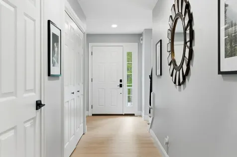 28 Greenvale Drive Stratham NH 03885