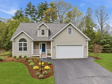 28 Greenvale Drive Stratham NH 03885