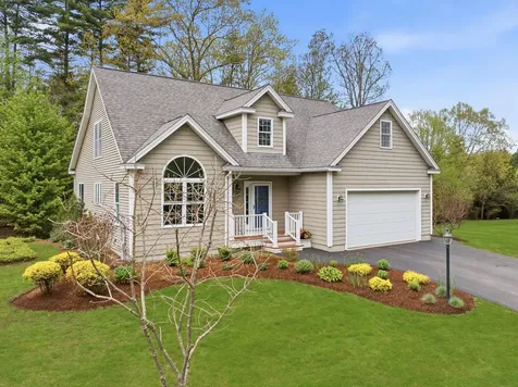 28 Greenvale Drive Stratham NH 03885