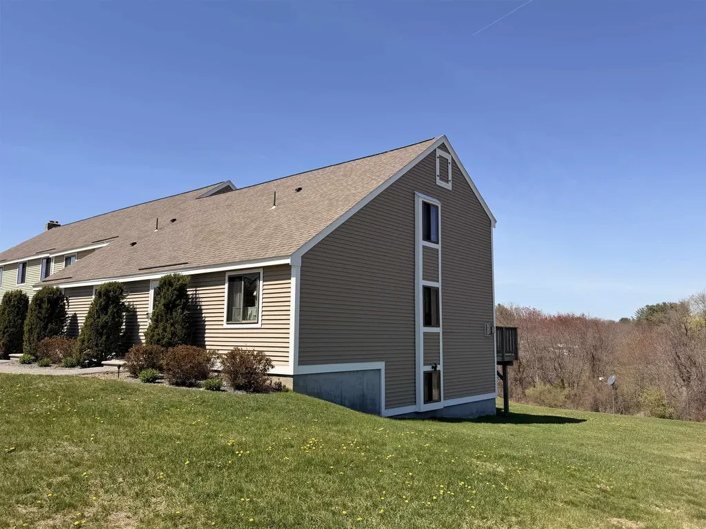 20 Pendleton Lane Londonderry NH 03053