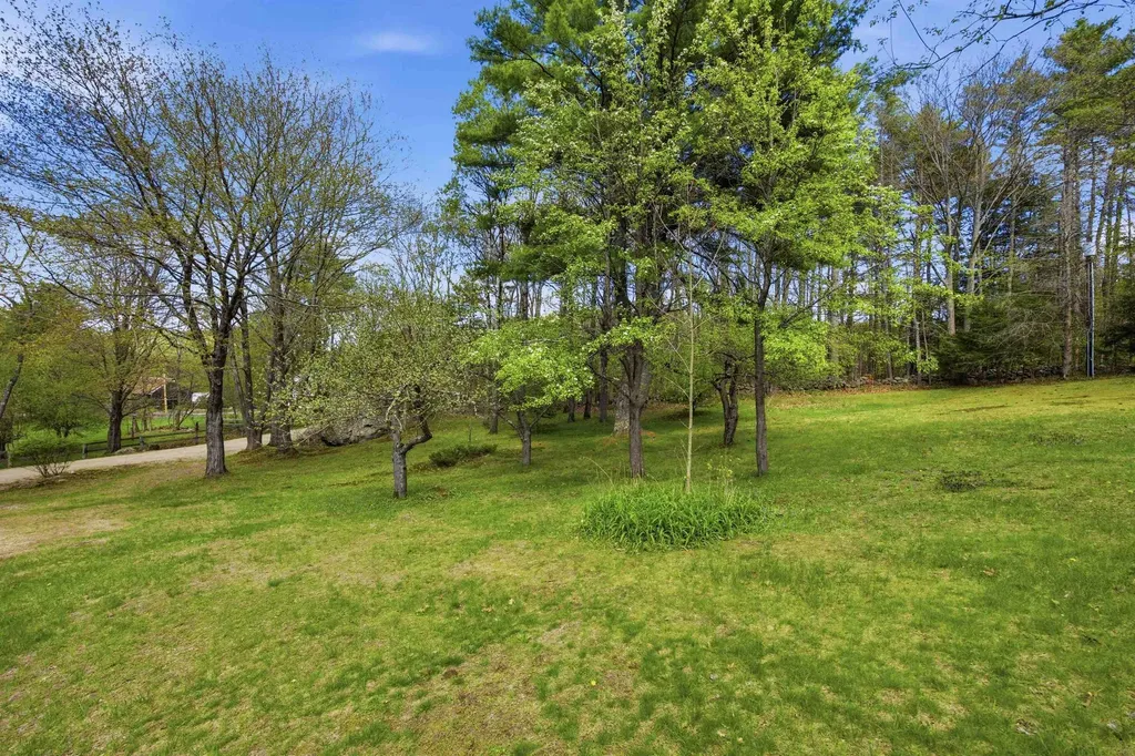 67 Breezy Hill Road Bradford NH 03221
