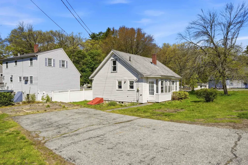 154 Oneida Street Manchester NH 03102