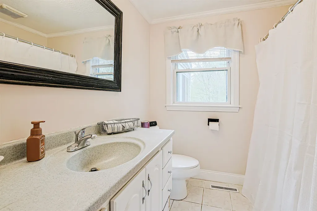 80 Hovey Road Londonderry NH 03053