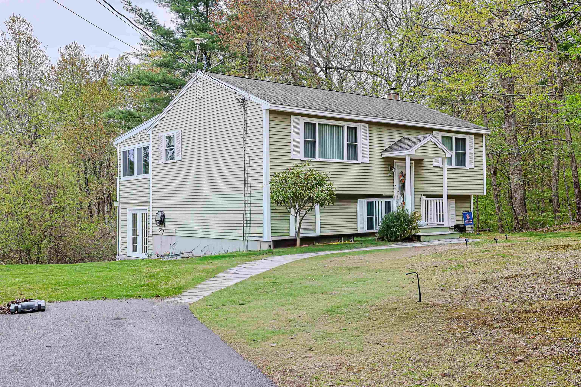 80 Hovey Road Londonderry NH 03053