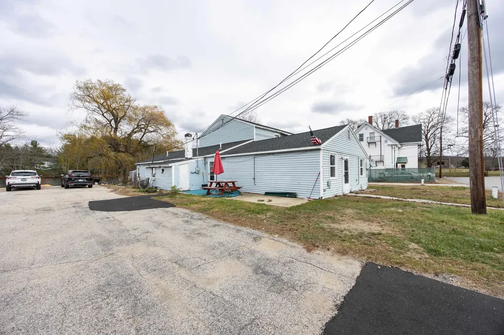 22 Smith Street Pittsfield NH 03263
