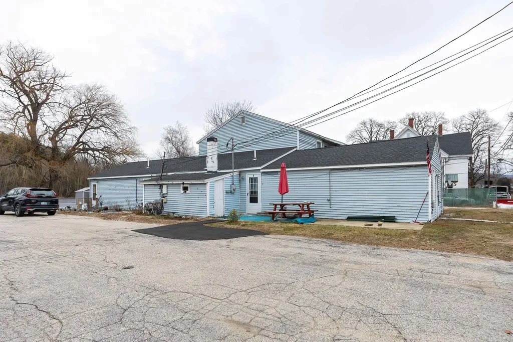 22 Smith Street Pittsfield NH 03263