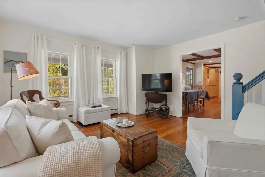 736 Pleasant Street New London NH 03257