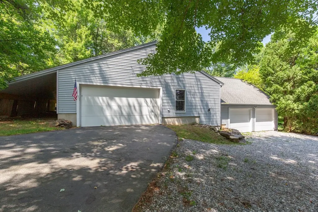 2 Blue Heron Lane Deerfield NH 03037