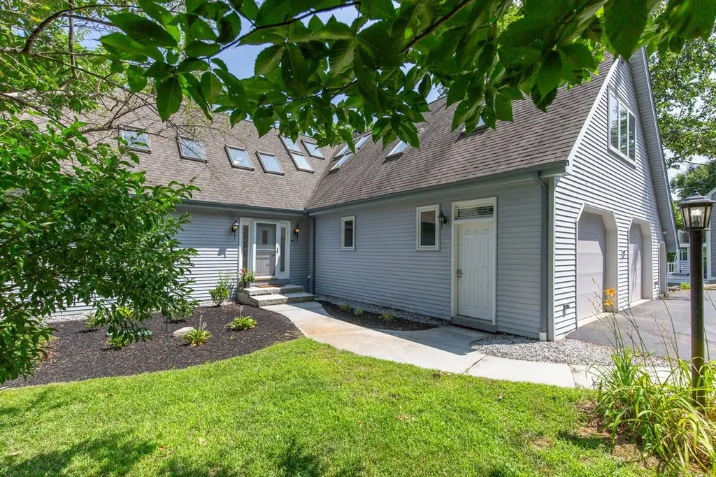 2 Blue Heron Lane Deerfield NH 03037