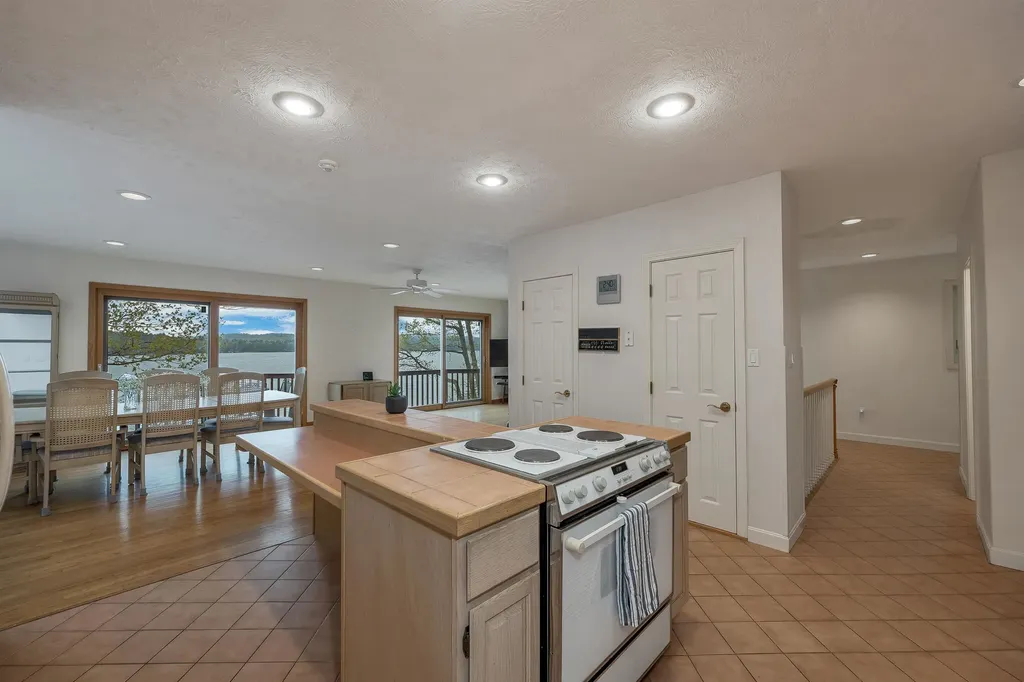 2 Blue Heron Lane Deerfield NH 03037