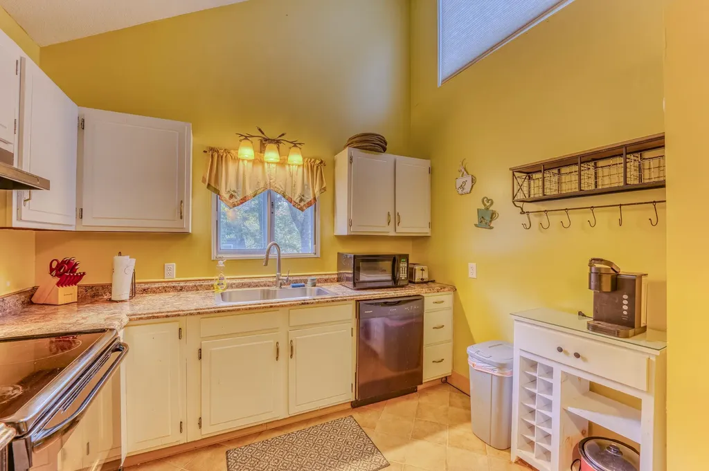 28 Condo Road Campton NH 03223