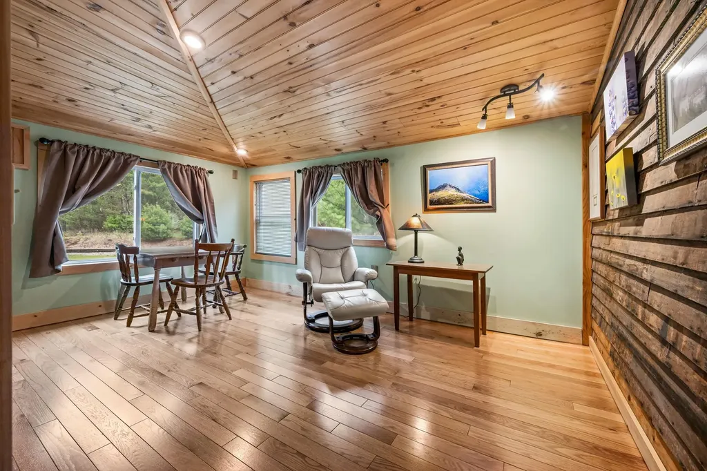 66 Intervale Crossroad Conway NH 03818