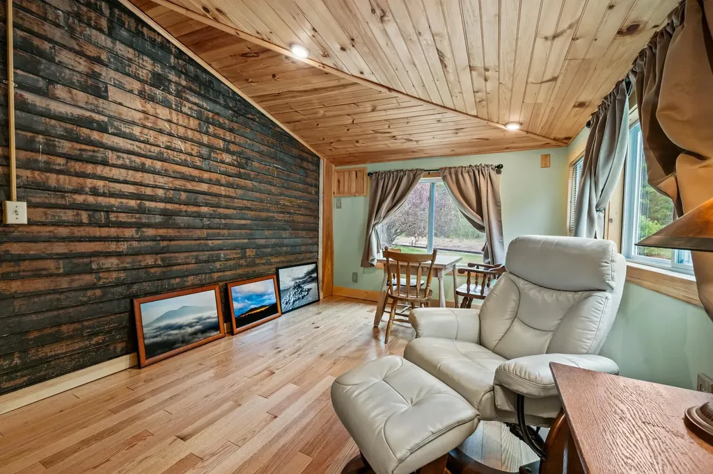 66 Intervale Crossroad Conway NH 03818
