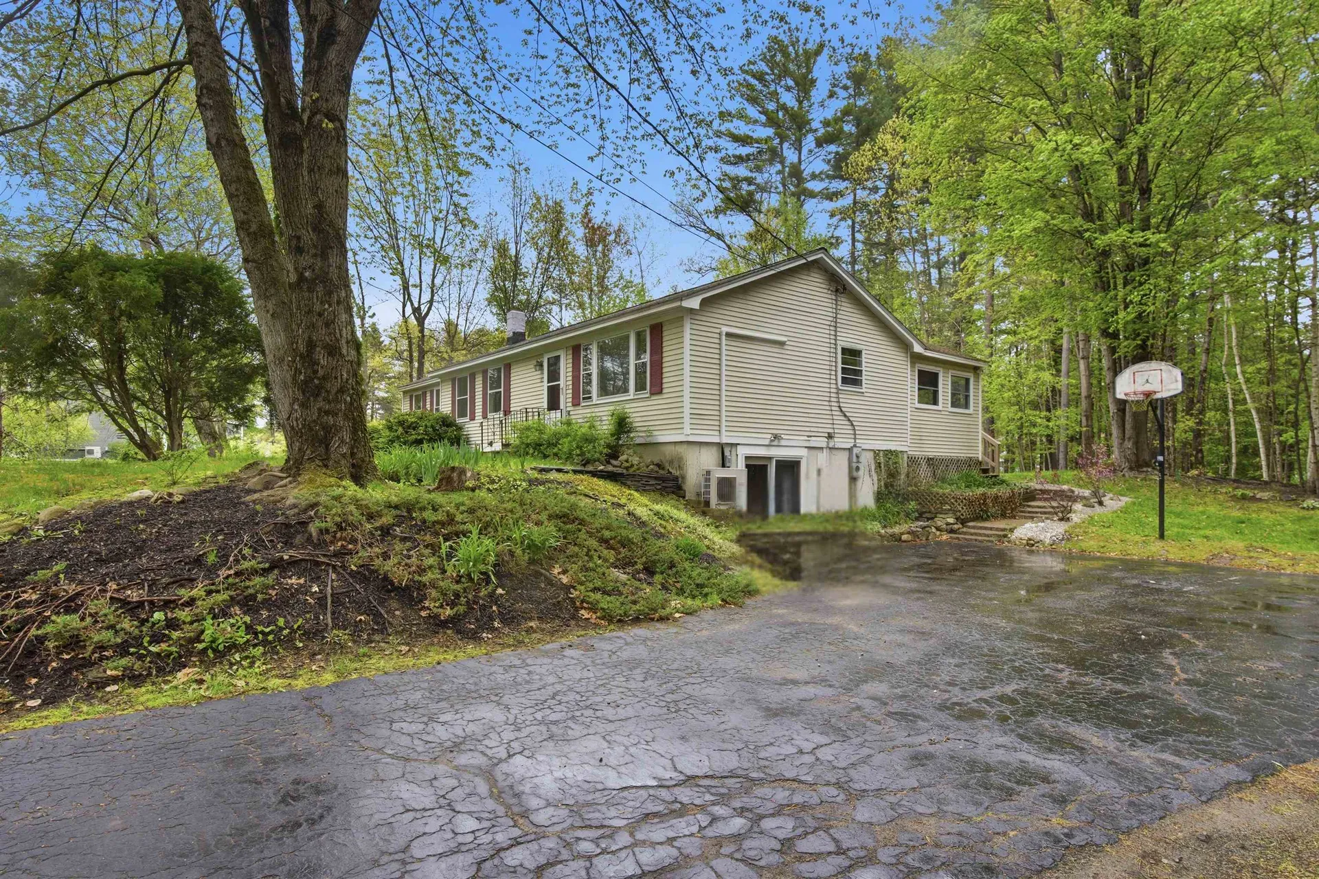 34 West Road Londonderry NH 03053