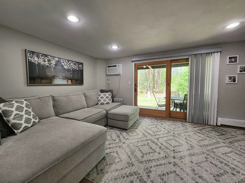55 Spring Cove Road Nashua NH 03062