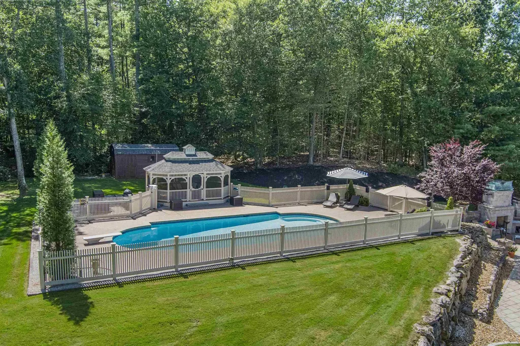 127 Hooksett Road Auburn NH 03032