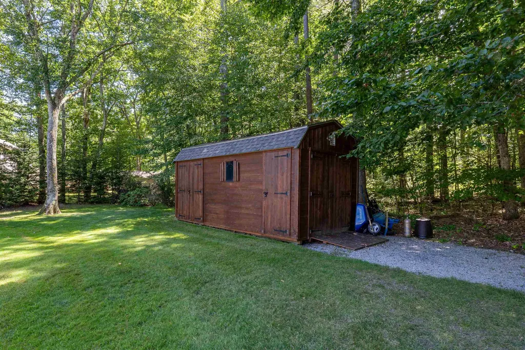 127 Hooksett Road Auburn NH 03032