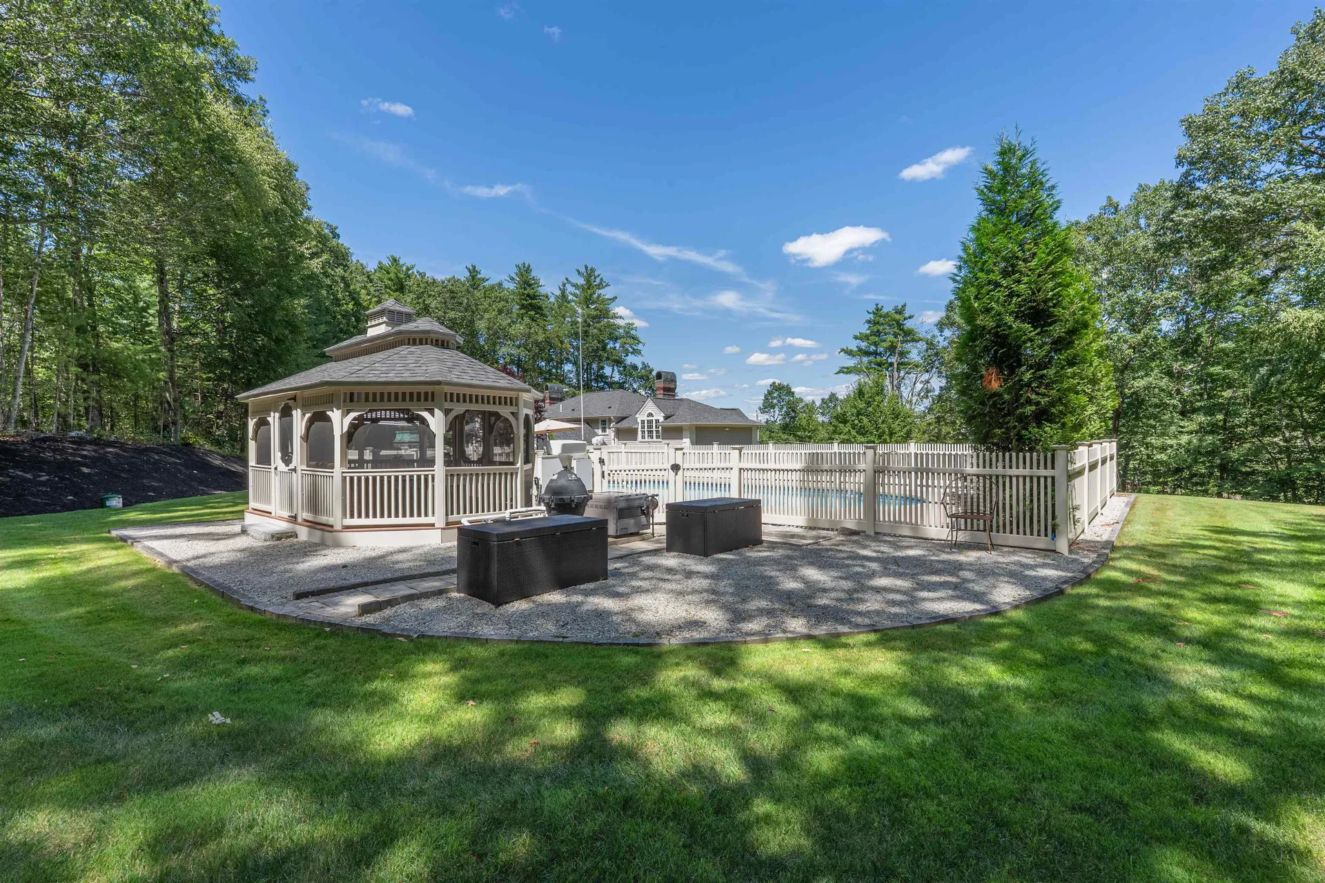 127 Hooksett Road Auburn NH 03032