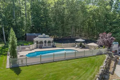 127 Hooksett Road Auburn NH 03032
