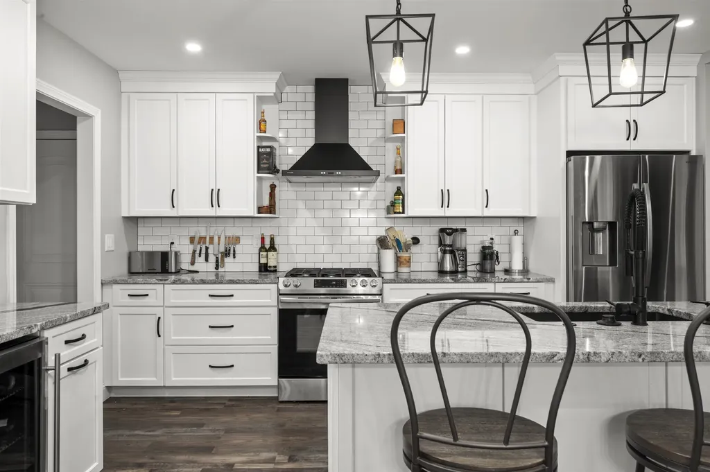 22 Darwin Place Laconia NH 03246